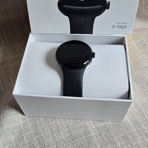 Google Pixel  Black Smartwatch